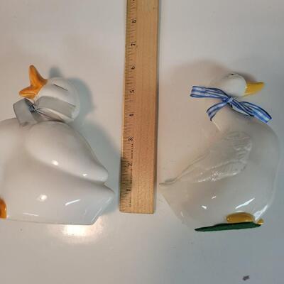 2 porcelain birds