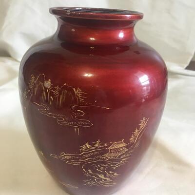 Red laquer vase