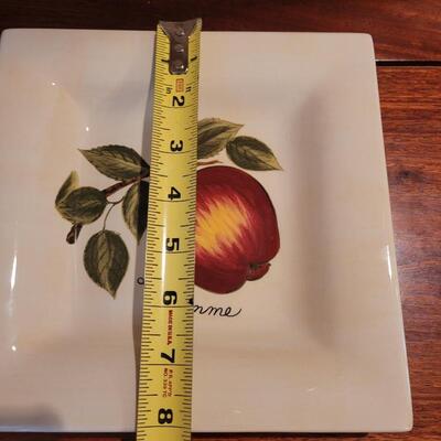 Lot 40: Tabletops Lifestyles Le Fruit Plate