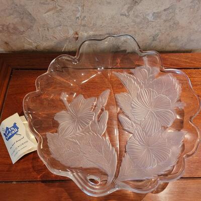 Lot 42: Etched Hawaiian Glass Platter