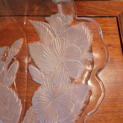 Lot 42: Etched Hawaiian Glass Platter