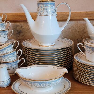 Lot 60: Noritake Moonlight China Set