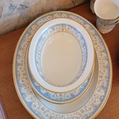 Lot 60: Noritake Moonlight China Set