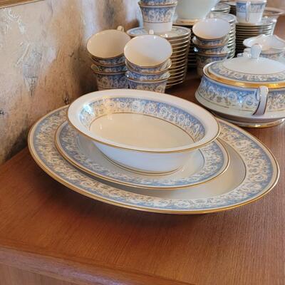 Lot 60: Noritake Moonlight China Set