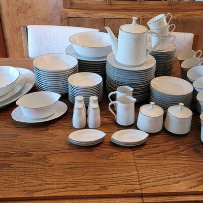 Lot 61: Noritake Casablanca China Set