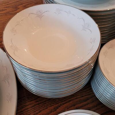 Lot 61: Noritake Casablanca China Set