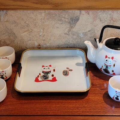 Lot 69: Lucky Cat Tea Set