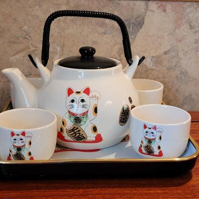 Lot 69: Lucky Cat Tea Set