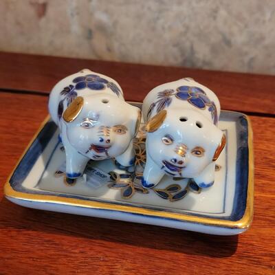 Lot 77: Pig Salt & Pepper Shakers with a Tray