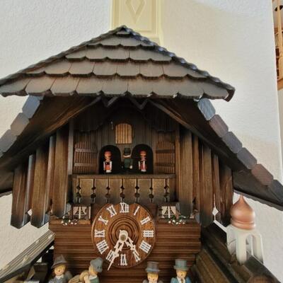 Lot 86: Large Albert Schwab 8 Day Chalet Musik Black Forrest Cockoo Clock plays Edelweiss IT WORKS! 