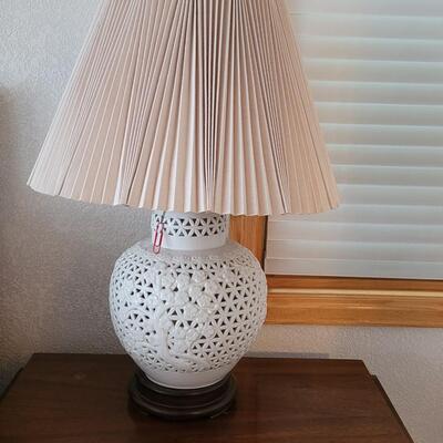 Lot 102: White Lamp with Dual Lighting 