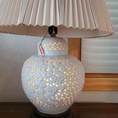 Lot 102: White Lamp with Dual Lighting 