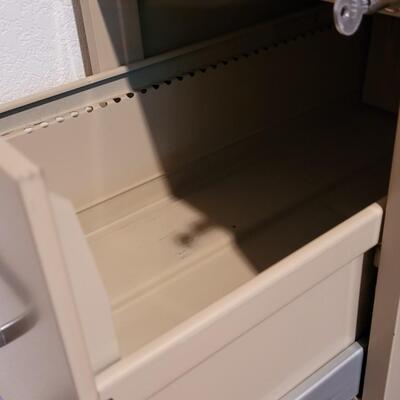 Lot 124: 4 Drawer Filing Cabinet 
