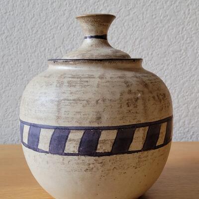 Lot 152: Pottery Vessel by David Hovland dated 1980