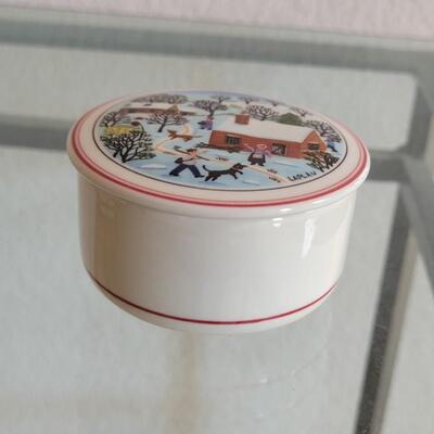 Lot 155: Villeroy & Boch Christmas Trinket Box