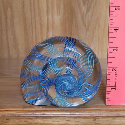 Lot 174: Blown Glass Ribboned Shell Paper 