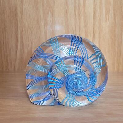 Lot 174: Blown Glass Ribboned Shell Paper 