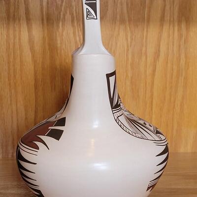 Lot 179: Hopi Wedding Vase by Donna Robertson
