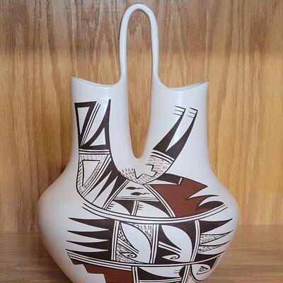Lot 179: Hopi Wedding Vase by Donna Robertson