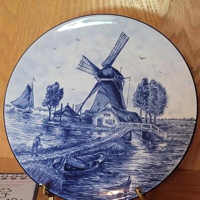 Lot 192: Delft Plate (has chips/cracks)