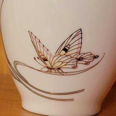 Lot 195: Japanese Fine China Vase