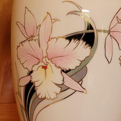 Lot 195: Japanese Fine China Vase