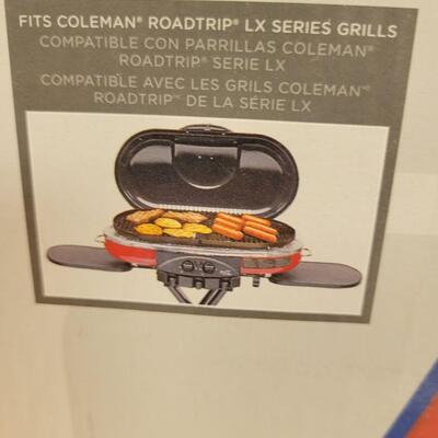 Rolling road trip grill cover bag