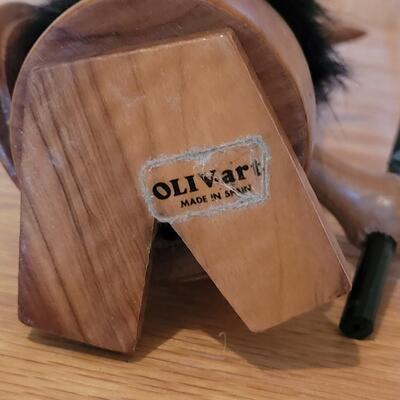 Lot 206: Oliv Art Figurine 