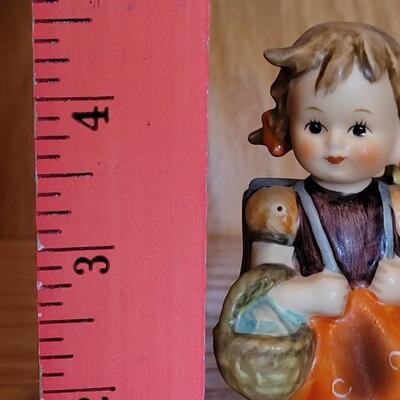 Lot 212: Hummel Goebel "School Girl"