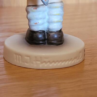 Lot 212: Hummel Goebel "School Girl"