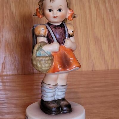 Lot 212: Hummel Goebel "School Girl"