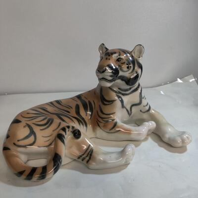 Porcelain tiger
