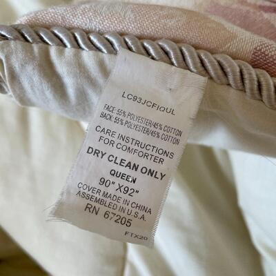 #108 Queen Comforter w/2 Matching Pillow Shams