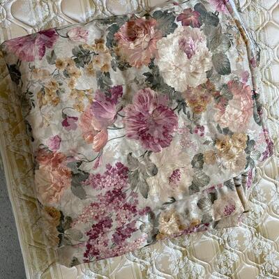  #109 BURLINGTON Queen Size Quilted Floral Bedspread 