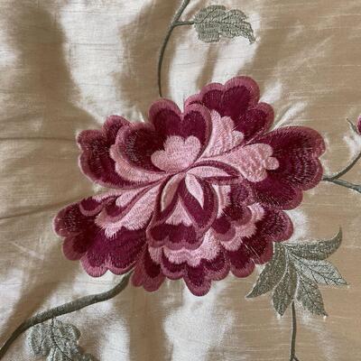 #111 Embroidered Queen Floral Comforter w/2 Matching Pillow Shams