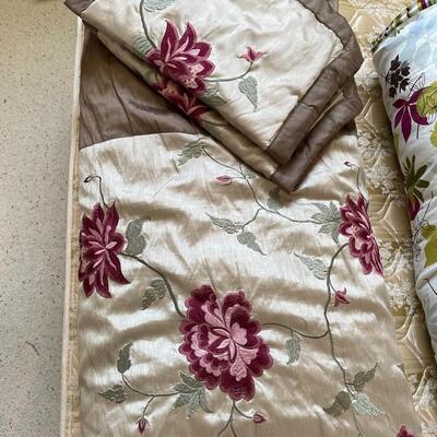#111 Embroidered Queen Floral Comforter w/2 Matching Pillow Shams