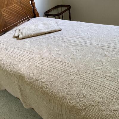 #112 Queen Quilted Cotton Bedspread w/2 Matching Pillow Shams
