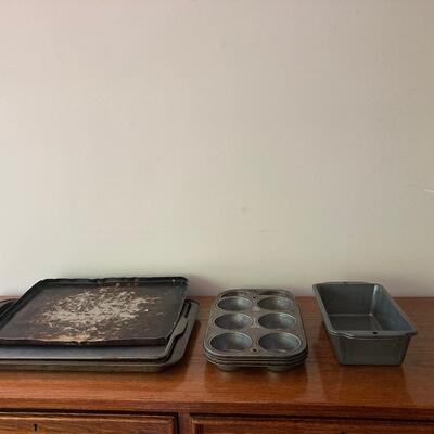 #113 Miscellaneous Bakeware Lot of 9