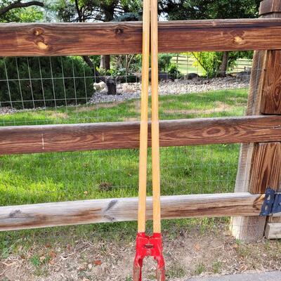 Lot 230: Razor Back Post Hole Digger