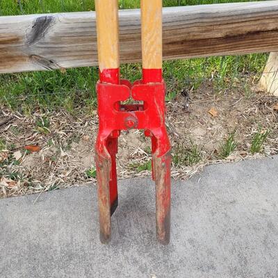 Lot 230: Razor Back Post Hole Digger