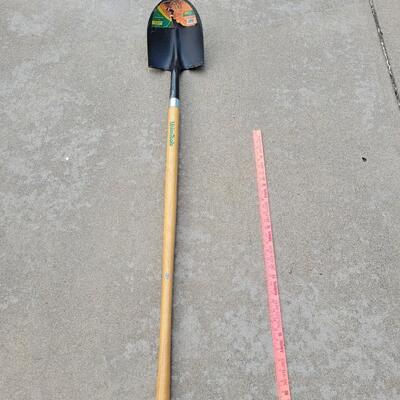 Lot 231: Union Tools Shovel 