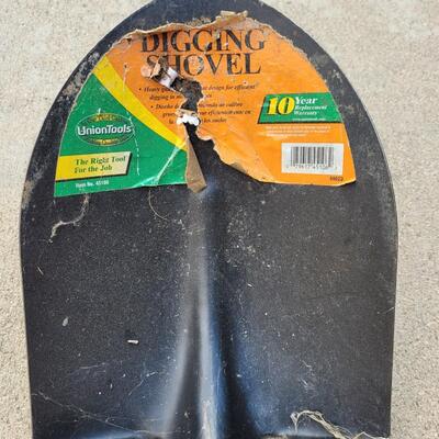 Lot 231: Union Tools Shovel 
