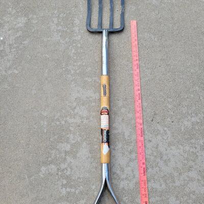 Lot 233: D Handle Garden Fork 
