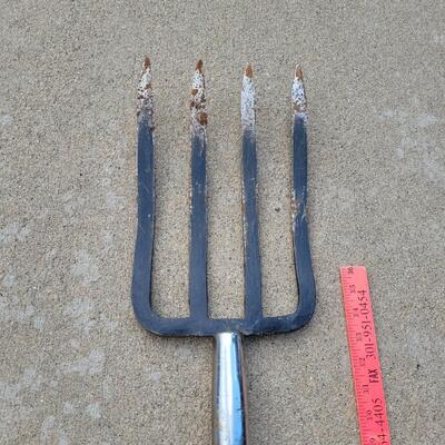 Lot 233: D Handle Garden Fork 