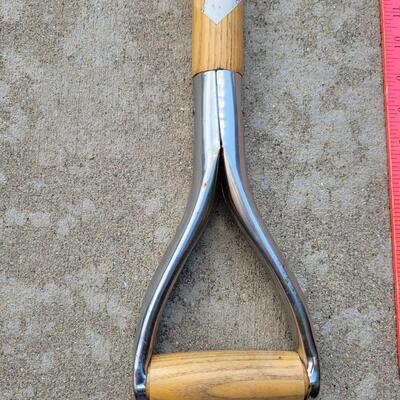 Lot 233: D Handle Garden Fork 