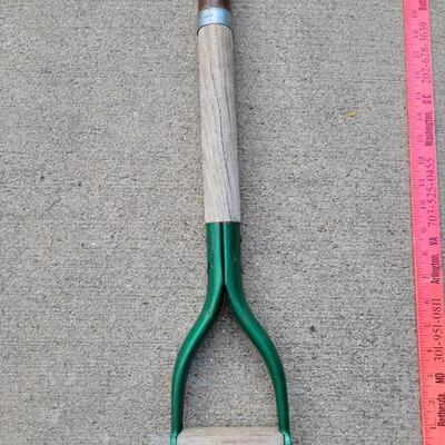 Lot 236: D Handle Spade Garden Shovel