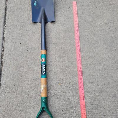 Lot 237: Ames D Handle Garden Spade Shovel