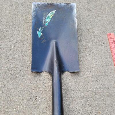 Lot 237: Ames D Handle Garden Spade Shovel