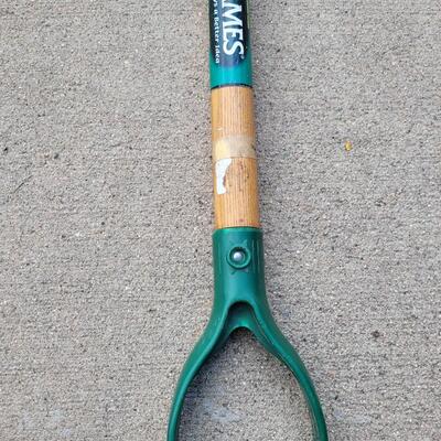 Lot 237: Ames D Handle Garden Spade Shovel