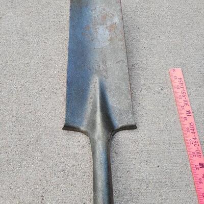 Lot 238: Yellow D Handle Garden Spade  Shovel